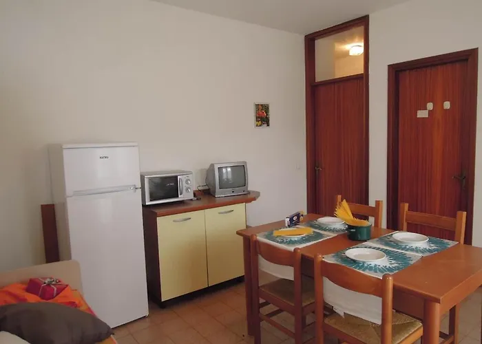 Relaxing With Private Garden Near The Sea Lejlighed