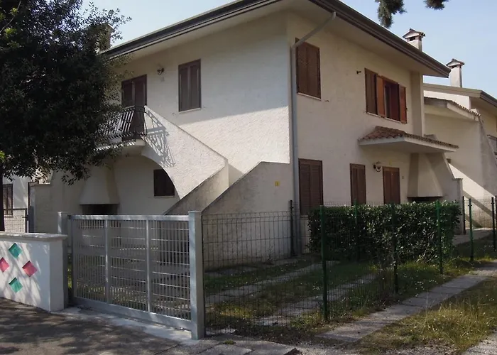 Relaxing With Private Garden Near The Sea