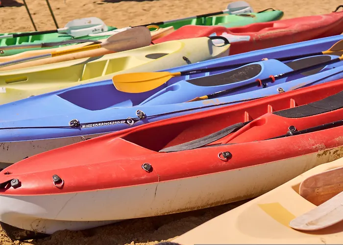 Relaxing With Private Garden Near The Sea بيبيوني