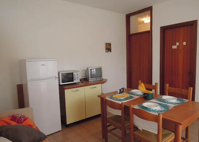 شقة Relaxing With Private Garden Near The Sea بيبيوني